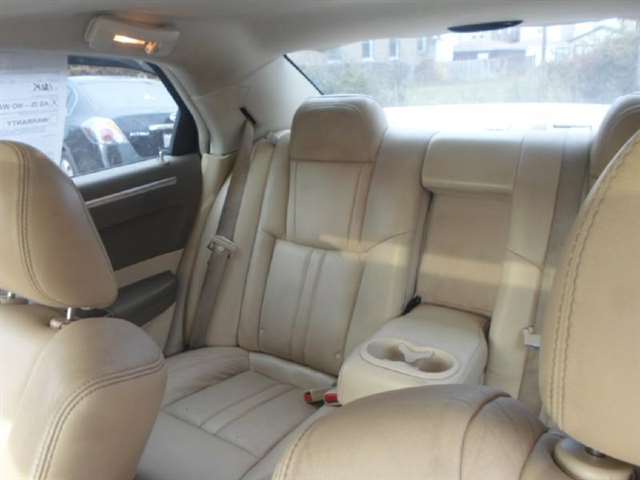 2008 Chrysler 300 C HEMI 4dr Sedan